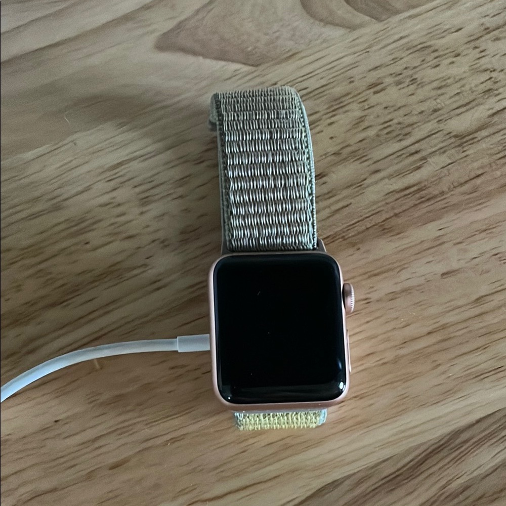 Apple Watch Series 3 Rose Gold 38mm and Charger